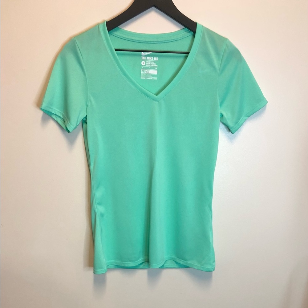 NWOT Nike Top